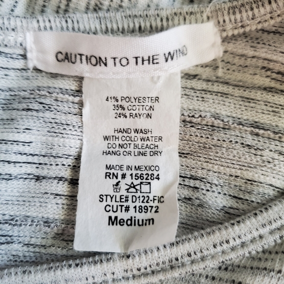 NWOT Romper Size M Juniors - Picture 3 of 3